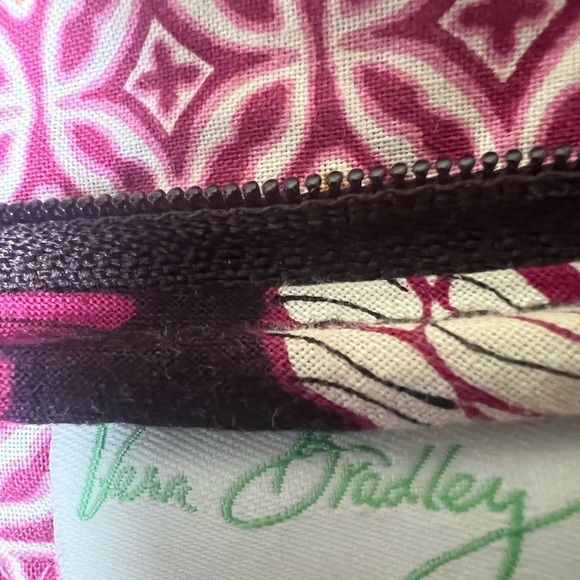 VERA BRADLEY CROSSBODY BAG/PURSE IN BROWNS/PINKS FLORALS.  Great Condition. - Picture 10 of 10